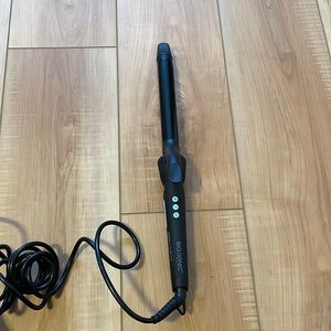 Very lightly used Bio Ionic 1 inch long barrel curling iron